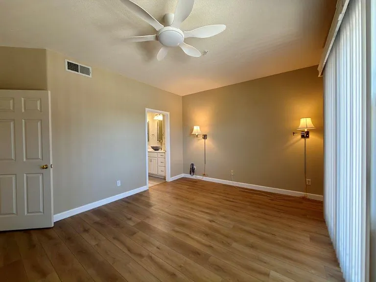 94 S Newport Dr — Photo 17