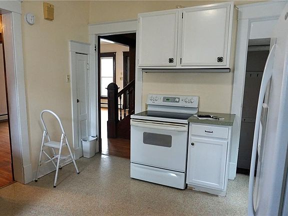 2nd image of 716 N Park Ave