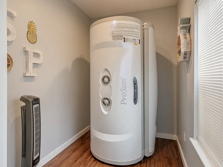 Stand-up Tanning Bed
