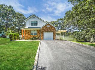 75 Samantha Dr, Coram, NY 11727