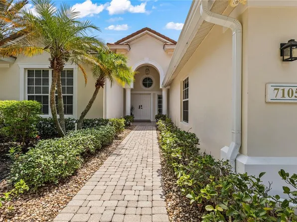7105 Victoria Cir, University Park, FL 34201