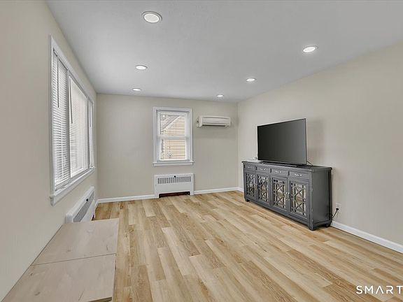 4th image of 299 Goodwin Street