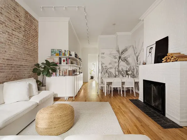 172 W 82nd St APT 2A, Manhattan, NY 10024