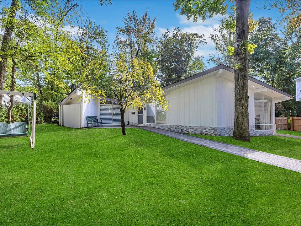 1st image of 2 Hutchinson Court