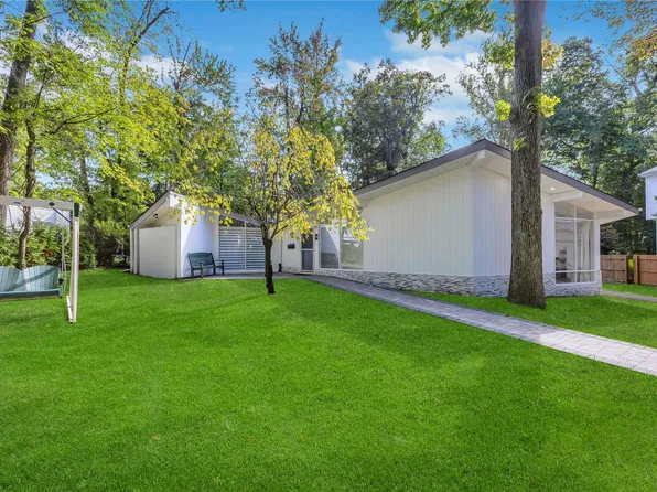 2 Hutchinson Court, Great Neck, NY 11023