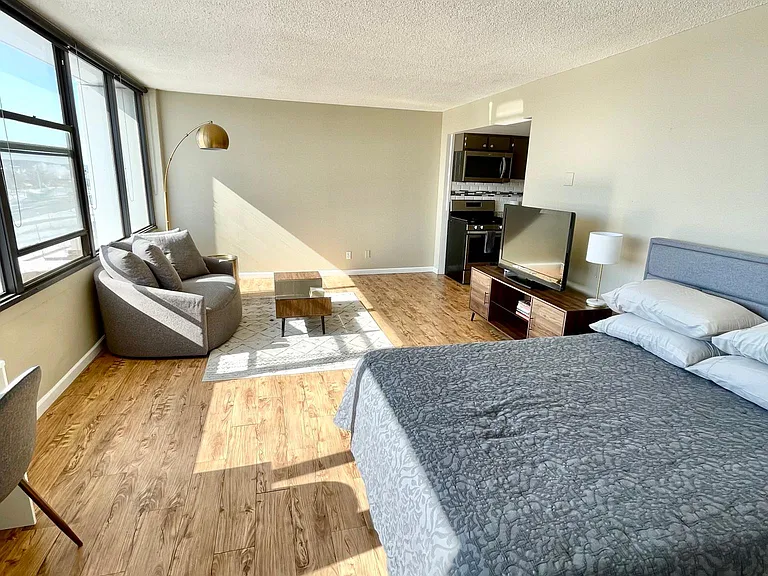 410 W 7th St #1021 — Photo 3
