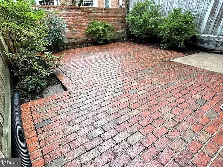 6633 McLean Ct — Photo 32