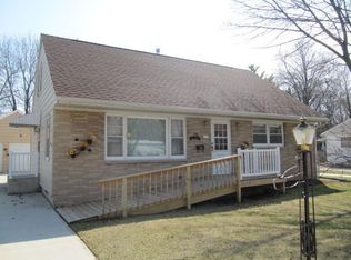 3717 Mac Arthur Dr, Manitowoc, WI 54220