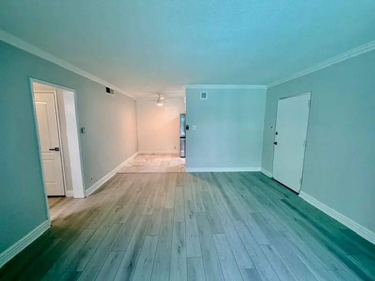 1595 E. Chevy Chase Drive — Photo 29