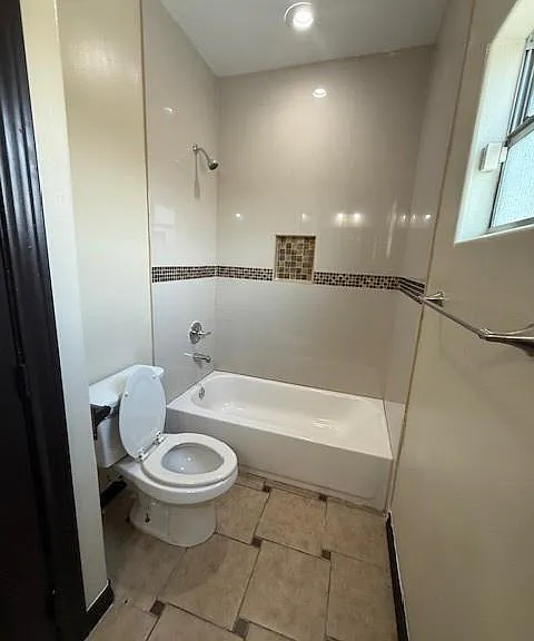 1308 Daffodil Ave E #C — Photo 9