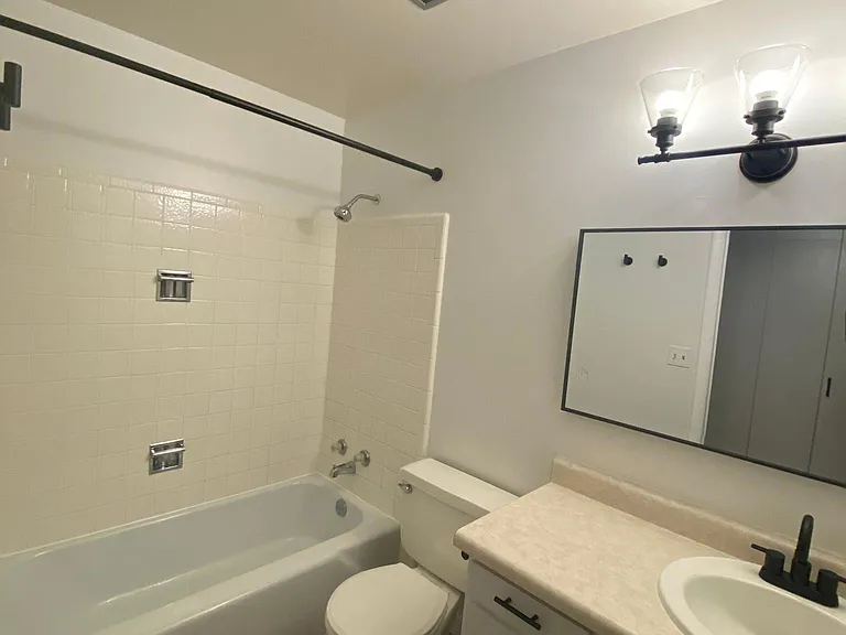 3365 S Pioneer St — Photo 8