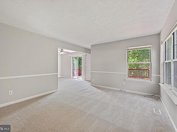 4th image of 438 Darby Ln