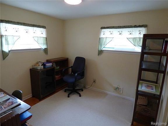 5th image of 31717 Hees St