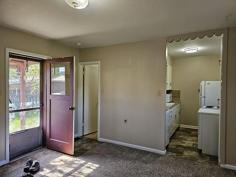 282 S Glenwood St — Photo 3