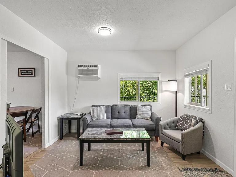 1216 Trinity St — Photo 35
