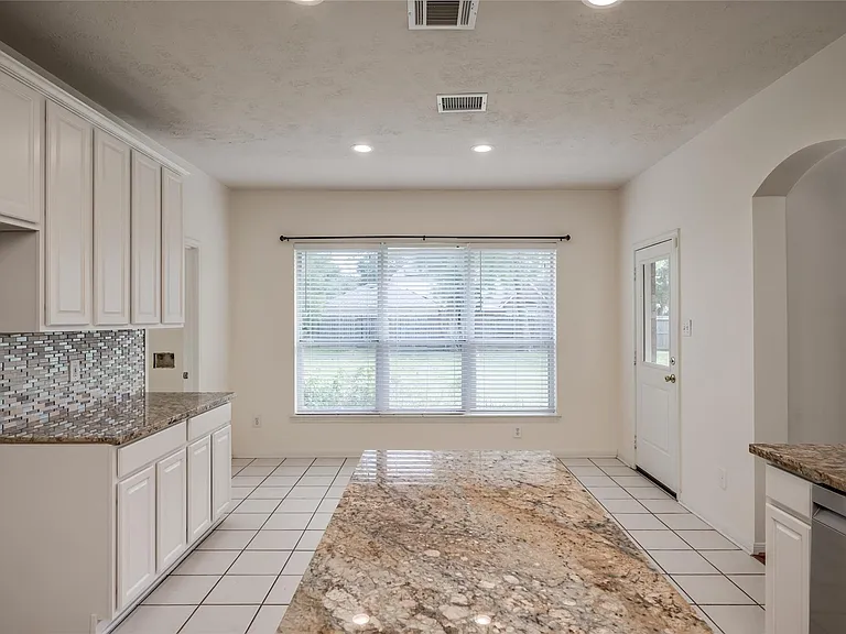 3402 Caloway Ct — Photo 14