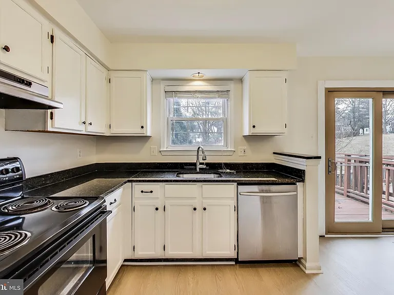 20488 Summersong Ln — Photo 11