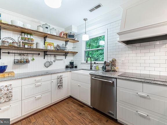 5th image of 1428 Candlewood St