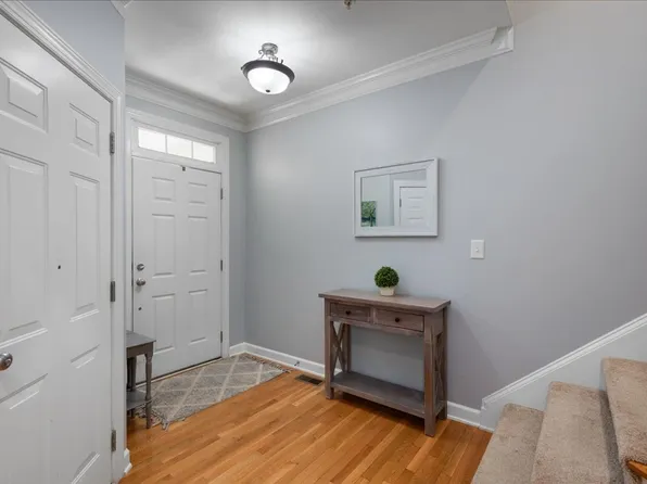 221 Towne Ridge Ln, Chapel Hill, NC 27516
