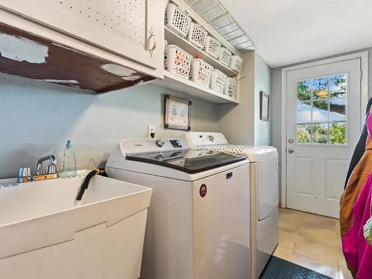 1023 Lexington Dr — Photo 15