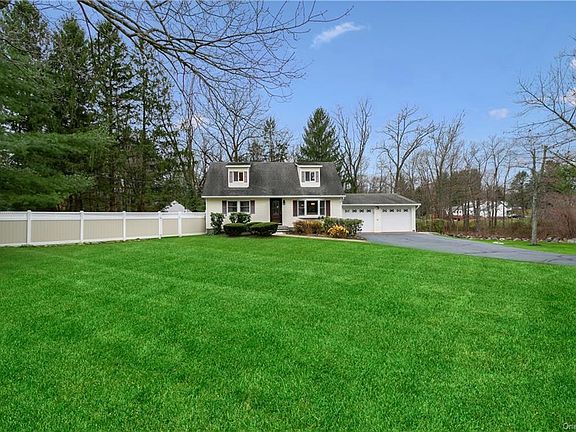 3rd image of 2 Parkway Dr