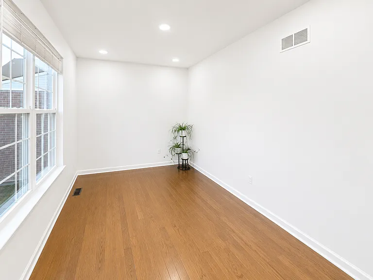 51172 Quaker Ln — Photo 29