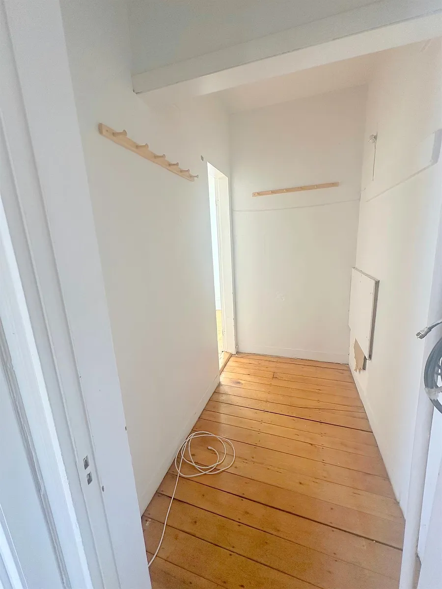 Building Photo - 44 Elm St #2
