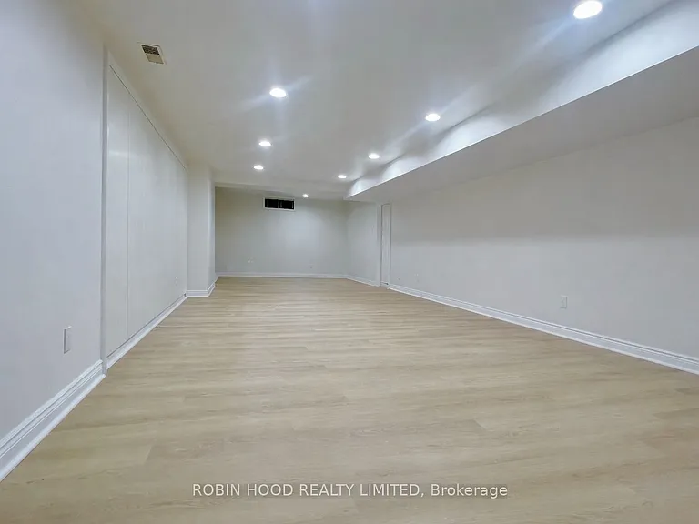 2 Lytton Blvd #BASEMENT — Photo 4