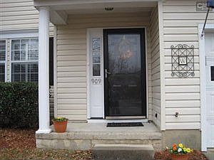 2nd image of 909 Sweet Thorne Rd
