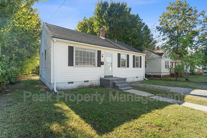 1st image of 115 S Holly Ave