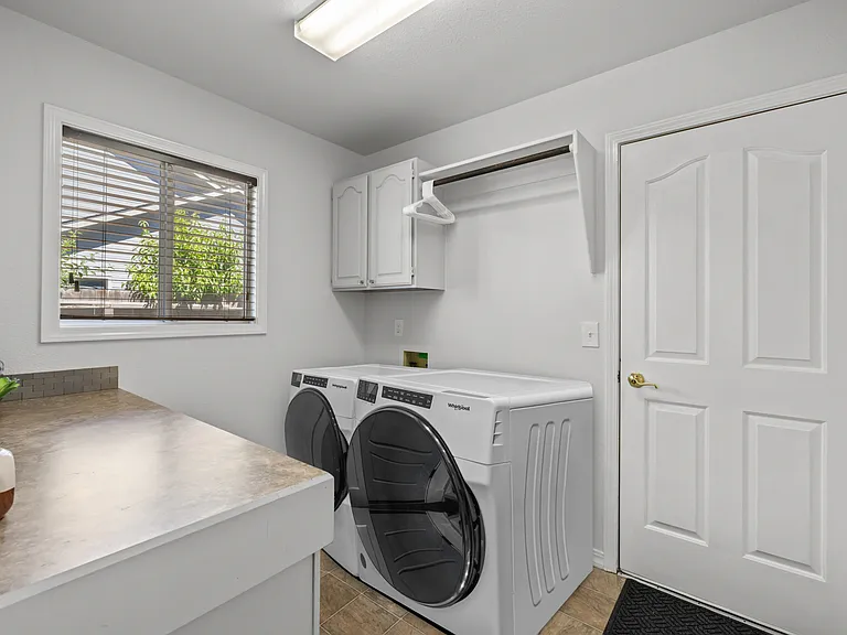1528 E Falconrim Ct — Photo 67