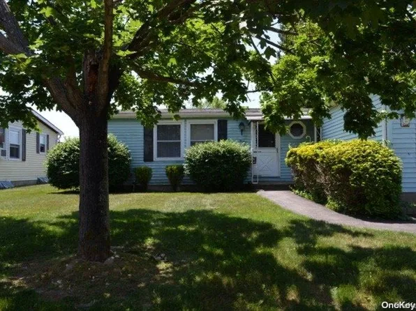 3 Holly Drive #3, Manorville, NY 11949