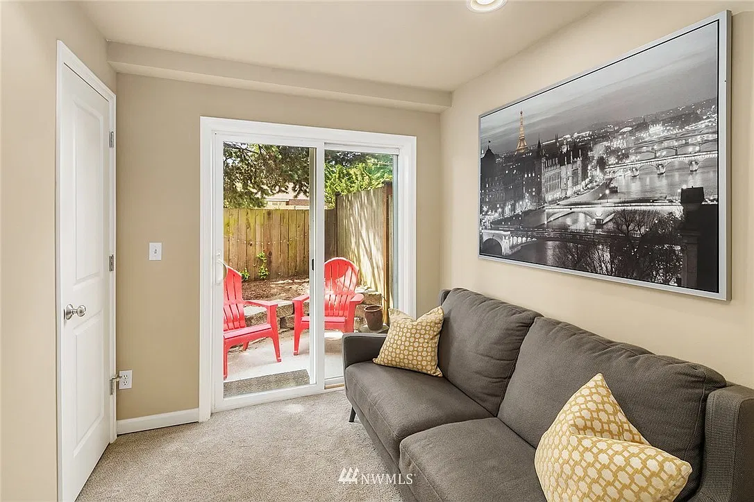 3 bed, 1.5 bath, 1140 sqft, $2,900 — Photo 3