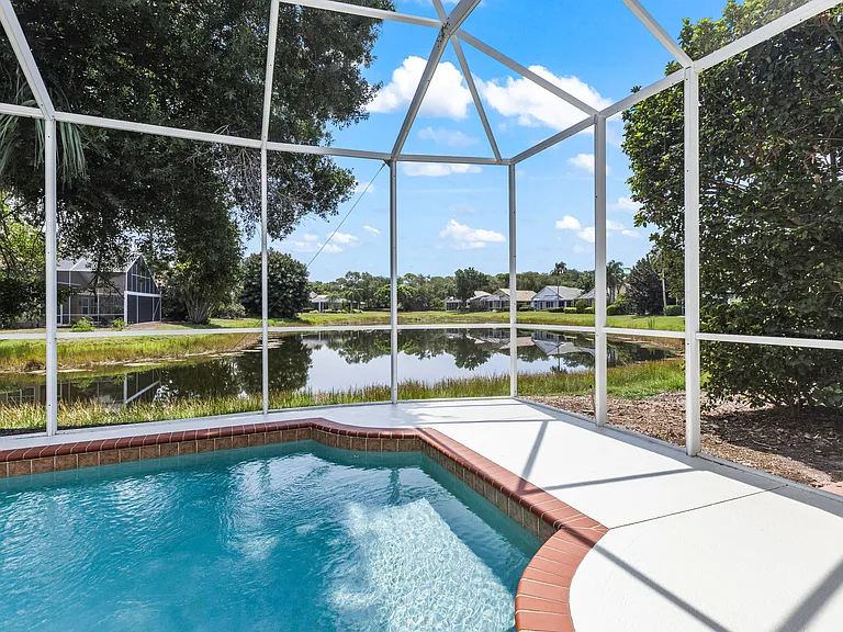 7105 Victoria Cir — Photo 29