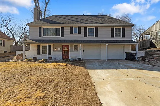 3314 NE Mohawk Ln — Photo 1