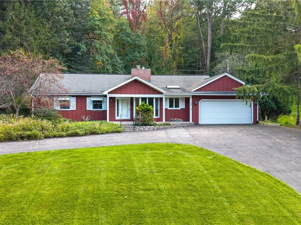 34 Little Spring Run, Fairport, NY 14450