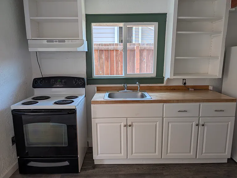 1435 Winter St NE — Photo 7