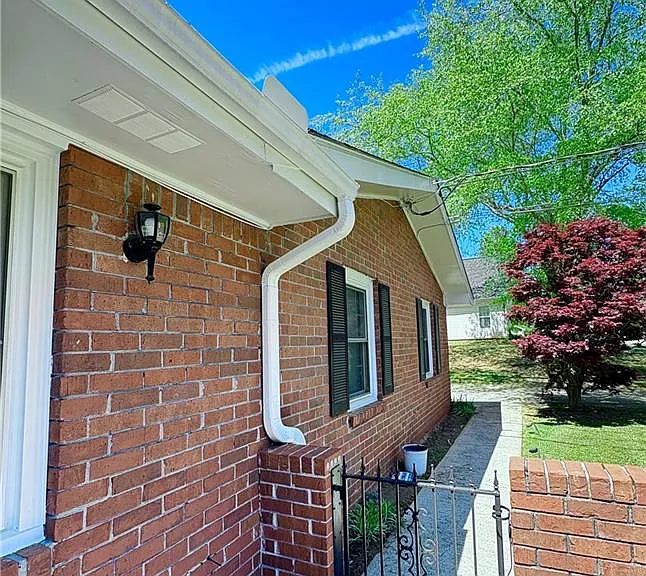 2421 Fieldstone Dr SE — Photo 4