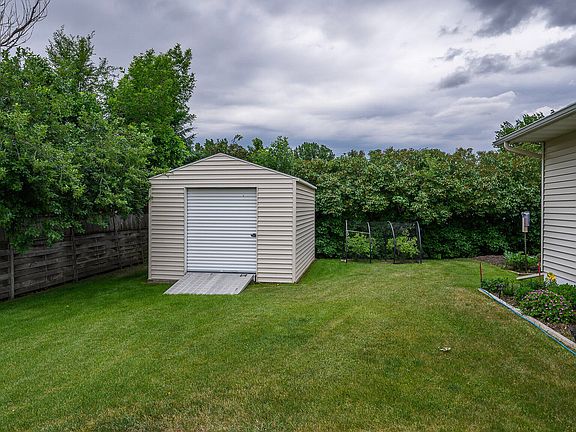4th image of 1231 Meadowbrook Dr