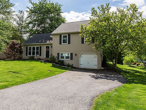 3rd image of 104 Ridings Way
