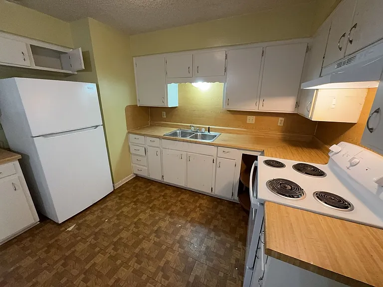 820 Michelle Dr — Photo 6