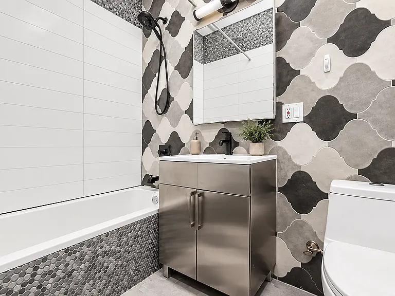 664 Onderdonk Ave #1R — Photo 9