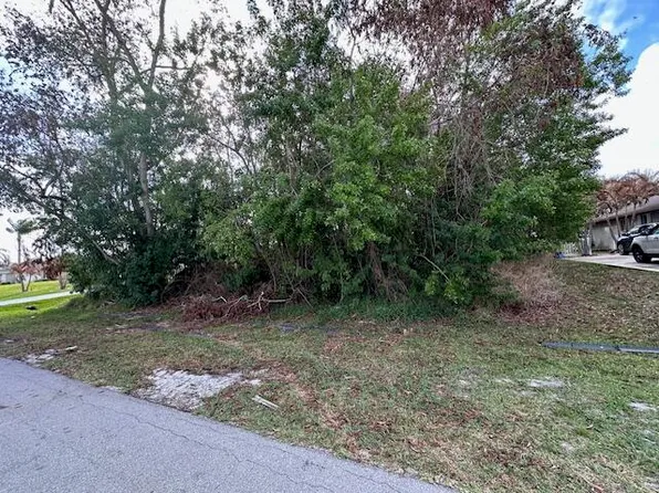 6864 NW Jorgensen Road, Port St Lucie, FL 34983