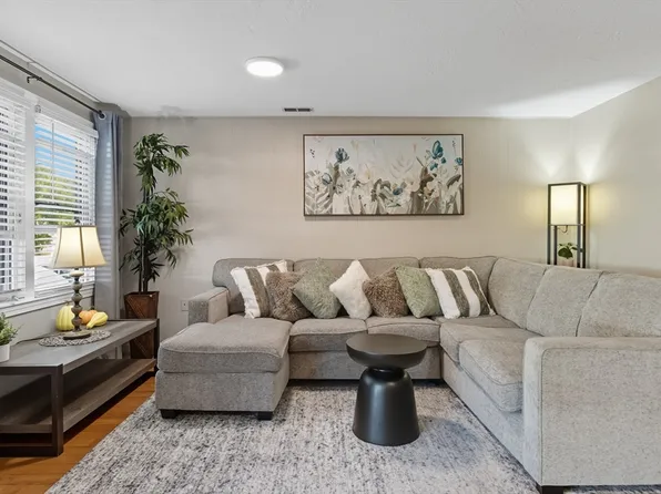 42 2nd Ave Unit 24, North Attleboro, MA 02760