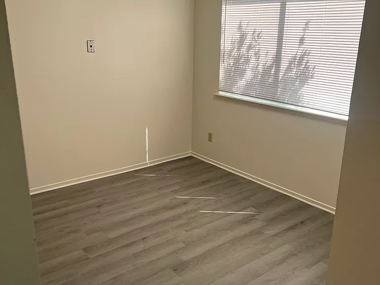 1940 N Laureen Ave #101 — Photo 5