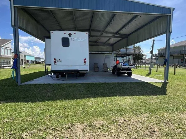 966 Clara St, Crystal Beach, TX 77650