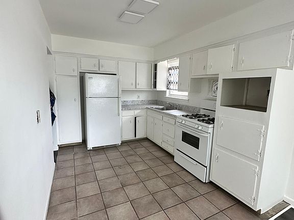 3rd image of 84 265th St #3