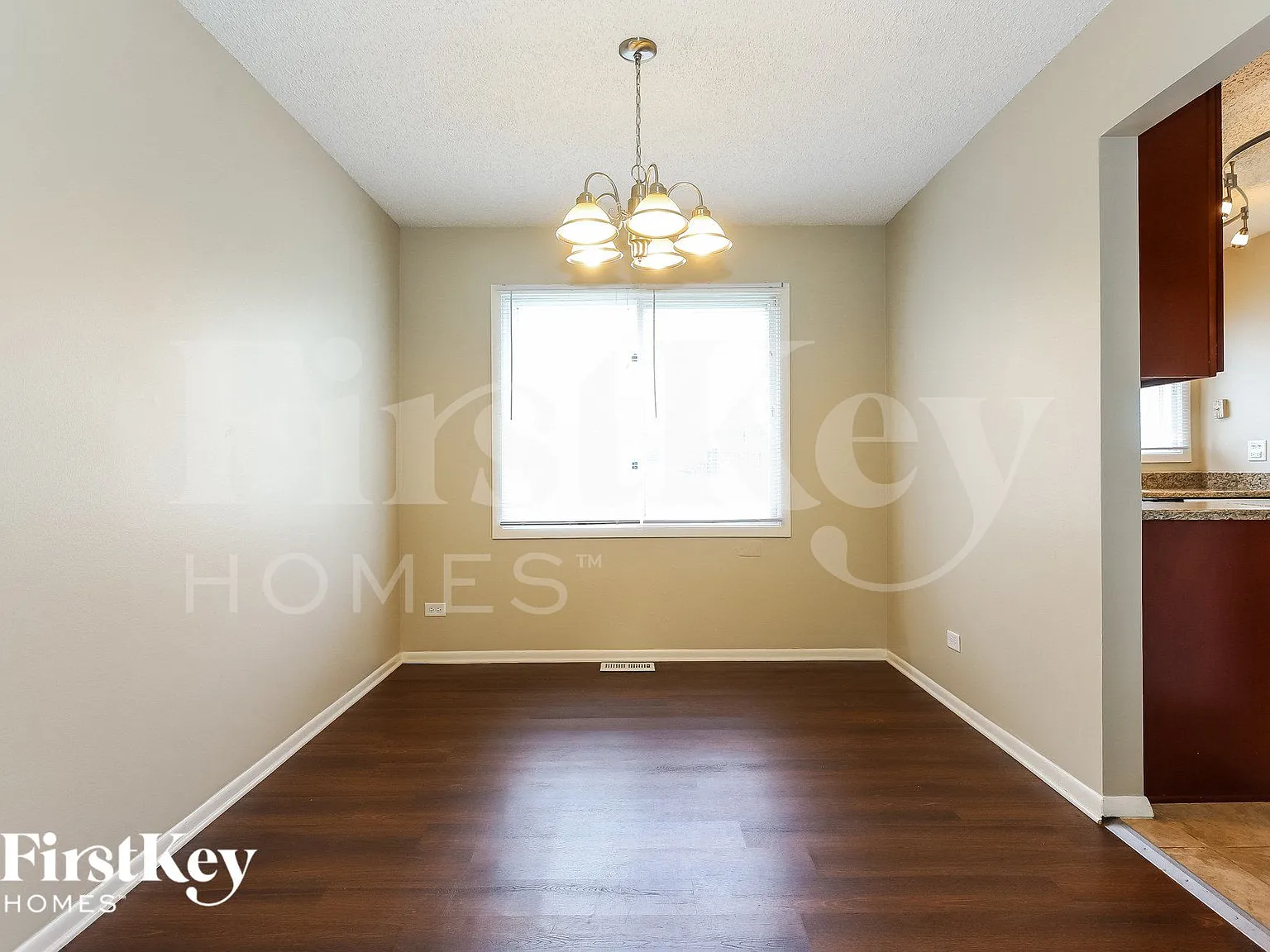 4 bed, 2.0 bath, 1418 sqft, $3,295 — Photo 3