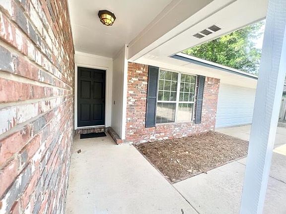 2nd image of 608 Bayou Ln