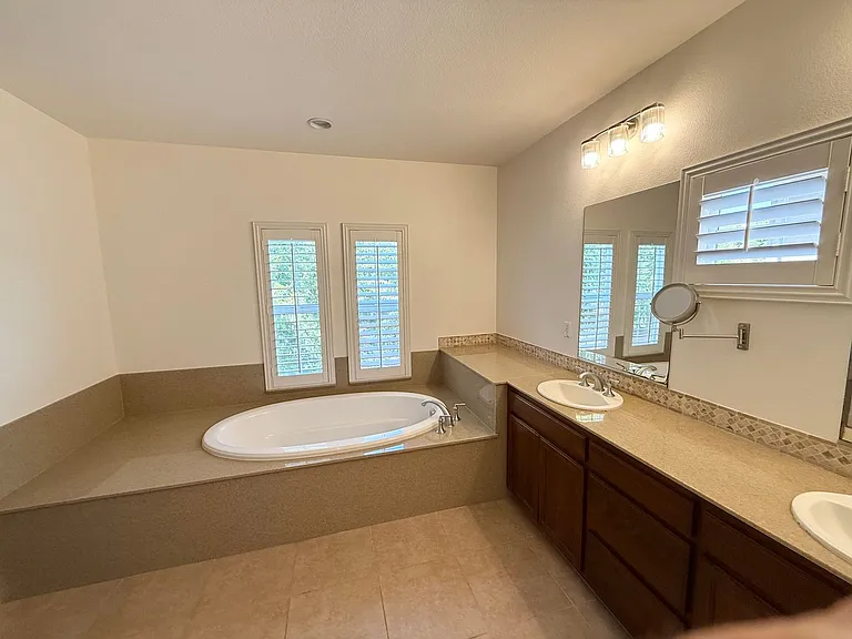 2327 Capistrello St — Photo 20
